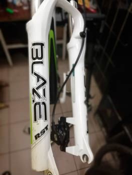 Обслуживание стоковой велосипедной вилки Обслуживание стоковой велосипедной вилки